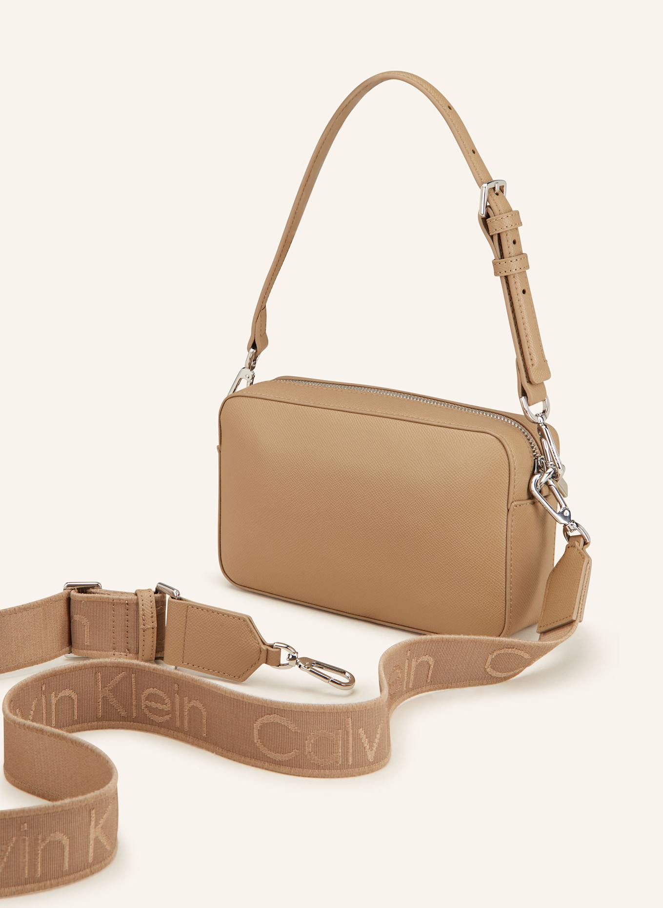 Calvin Klein Umhangetasche MUST in camel