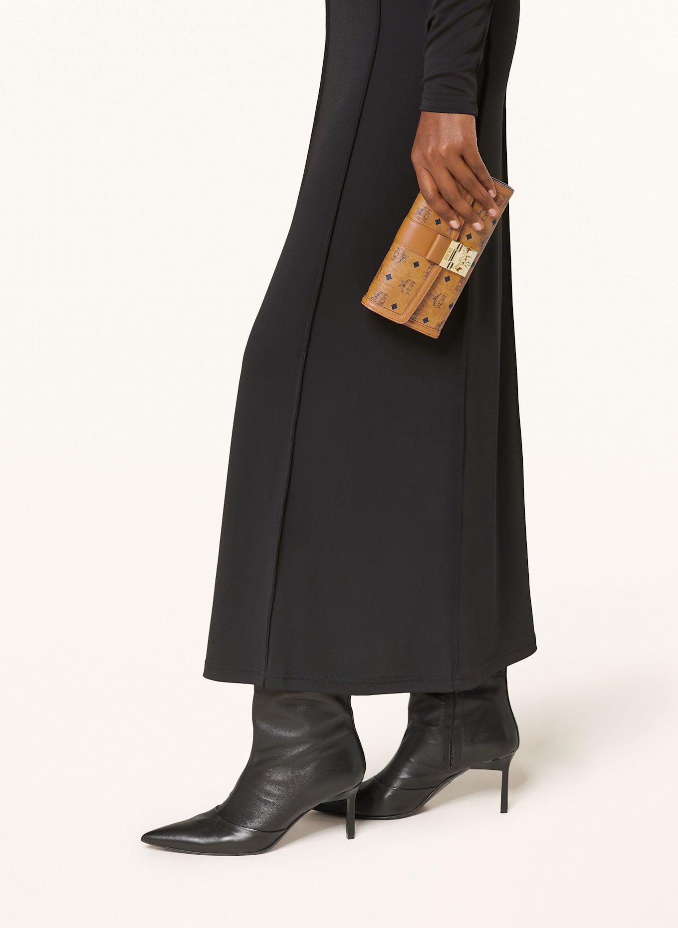 MCM Geldbörse TRACY VI zum Umhängen: COGNAC/ SCHWARZ