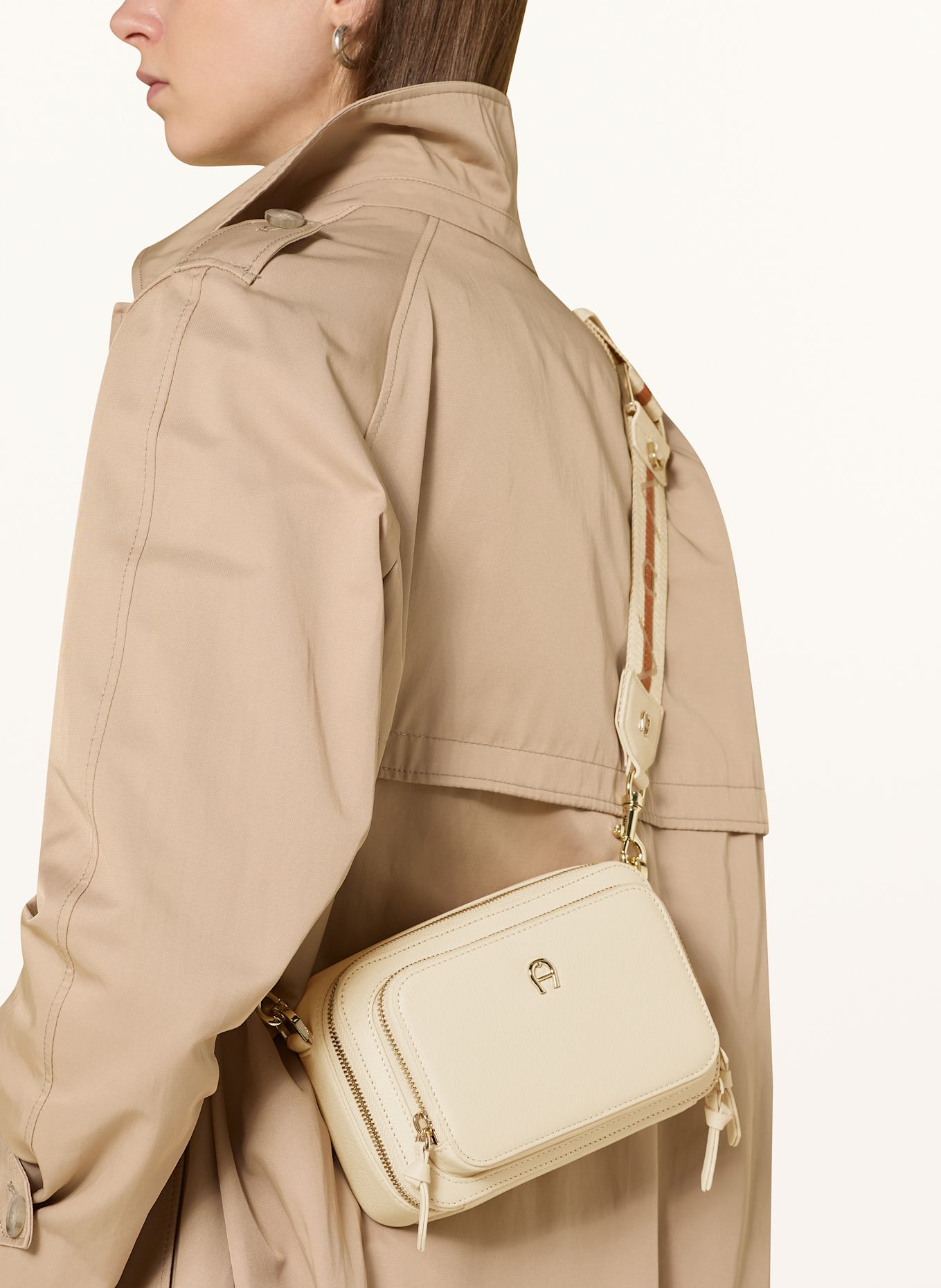 AIGNER Umhängetasche: CREME