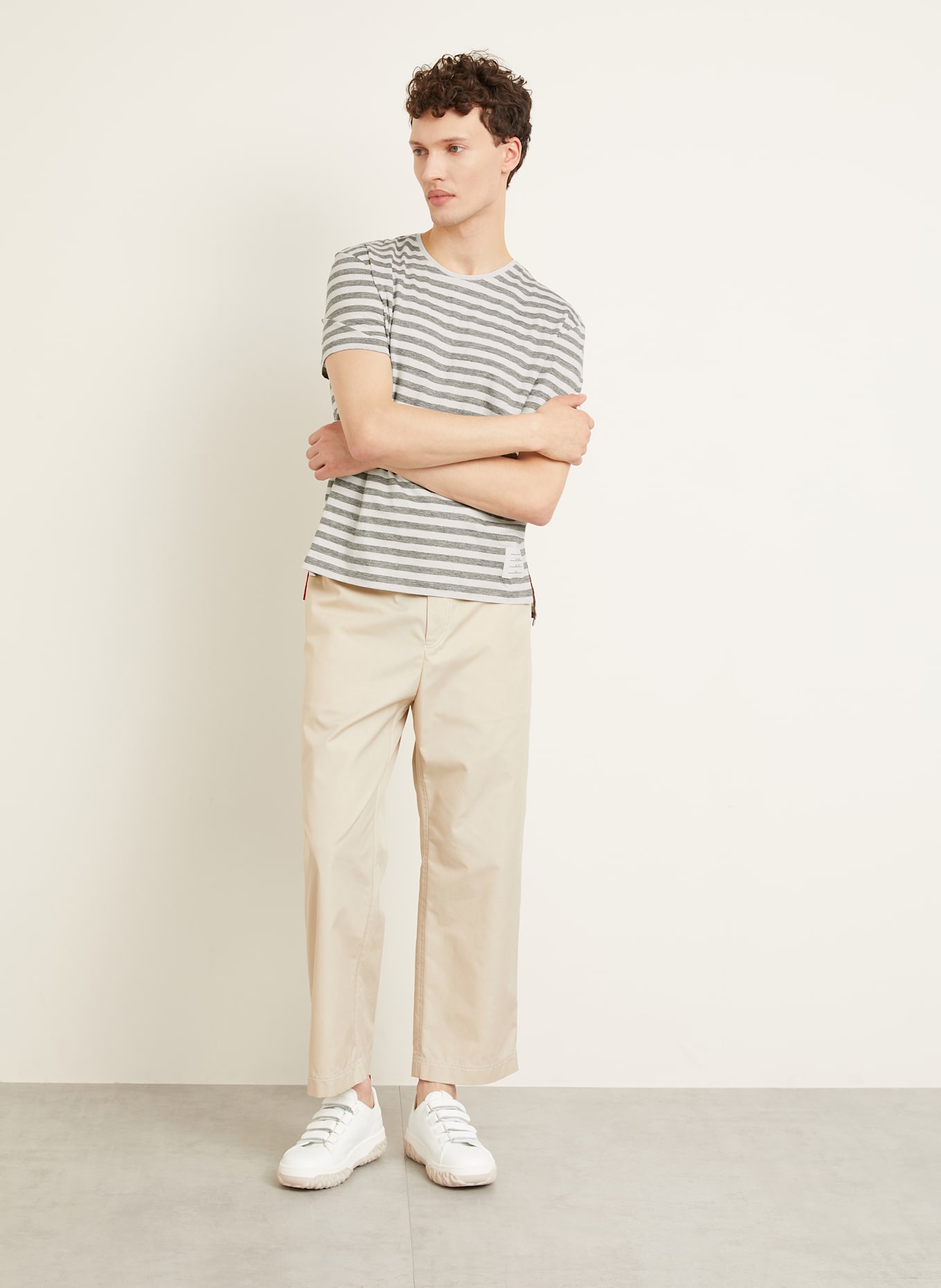 THOM BROWNE. T-Shirt aus Leinen: WEISS / GRAU