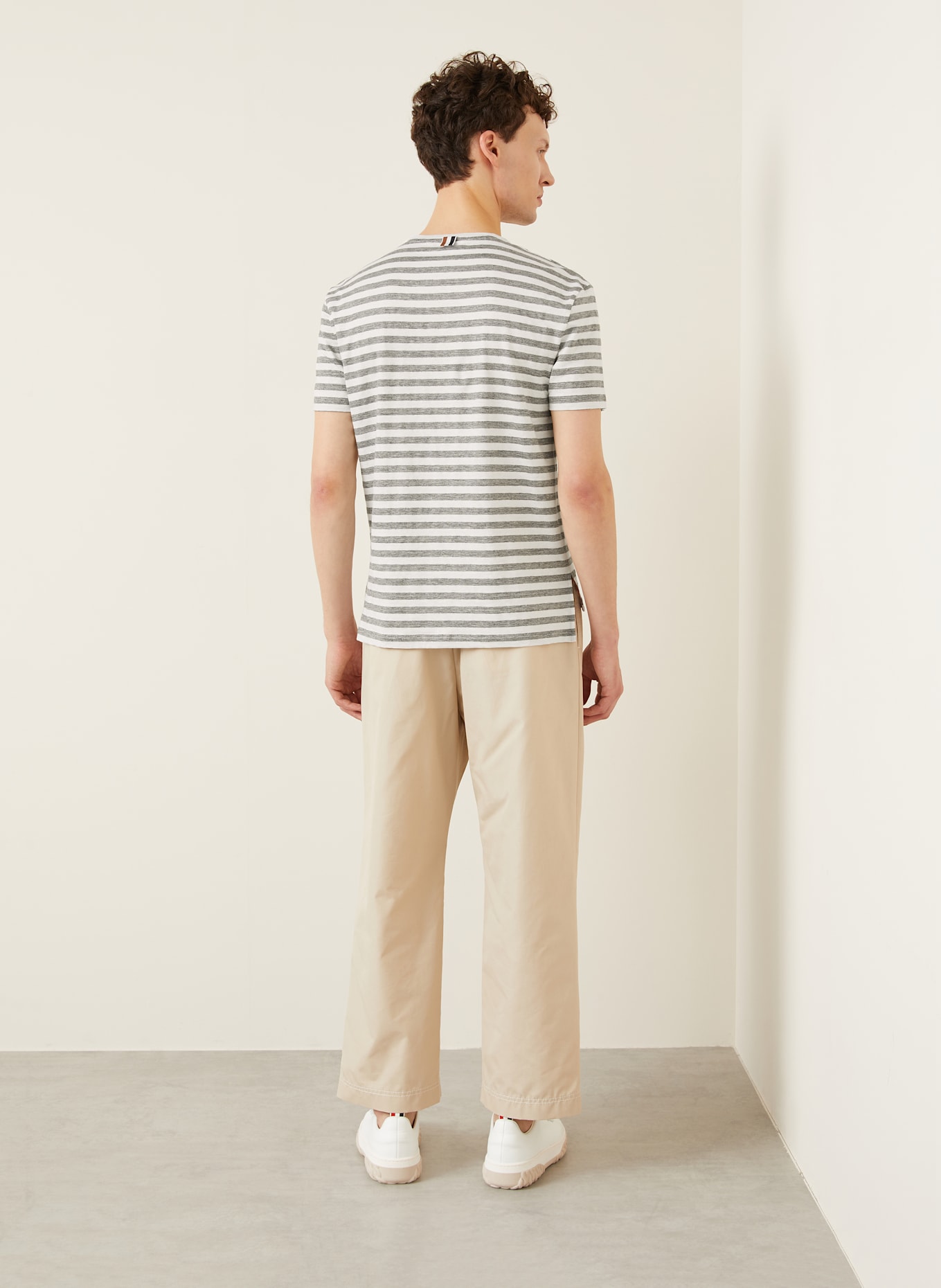 THOM BROWNE. T-Shirt aus Leinen: WEISS / GRAU