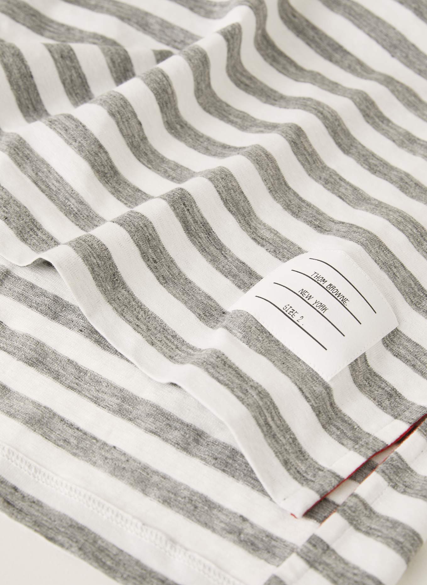 THOM BROWNE. T-Shirt aus Leinen: WEISS / GRAU