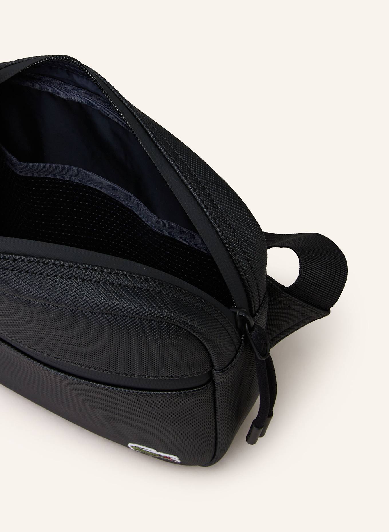 LACOSTE Umhängetasche: SCHWARZ