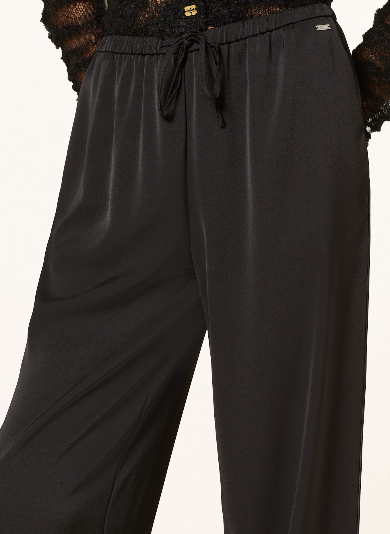 ARMANI EXCHANGE Spodnie marlena z satyny, Kolor: CZARNY (Obrazek 5)