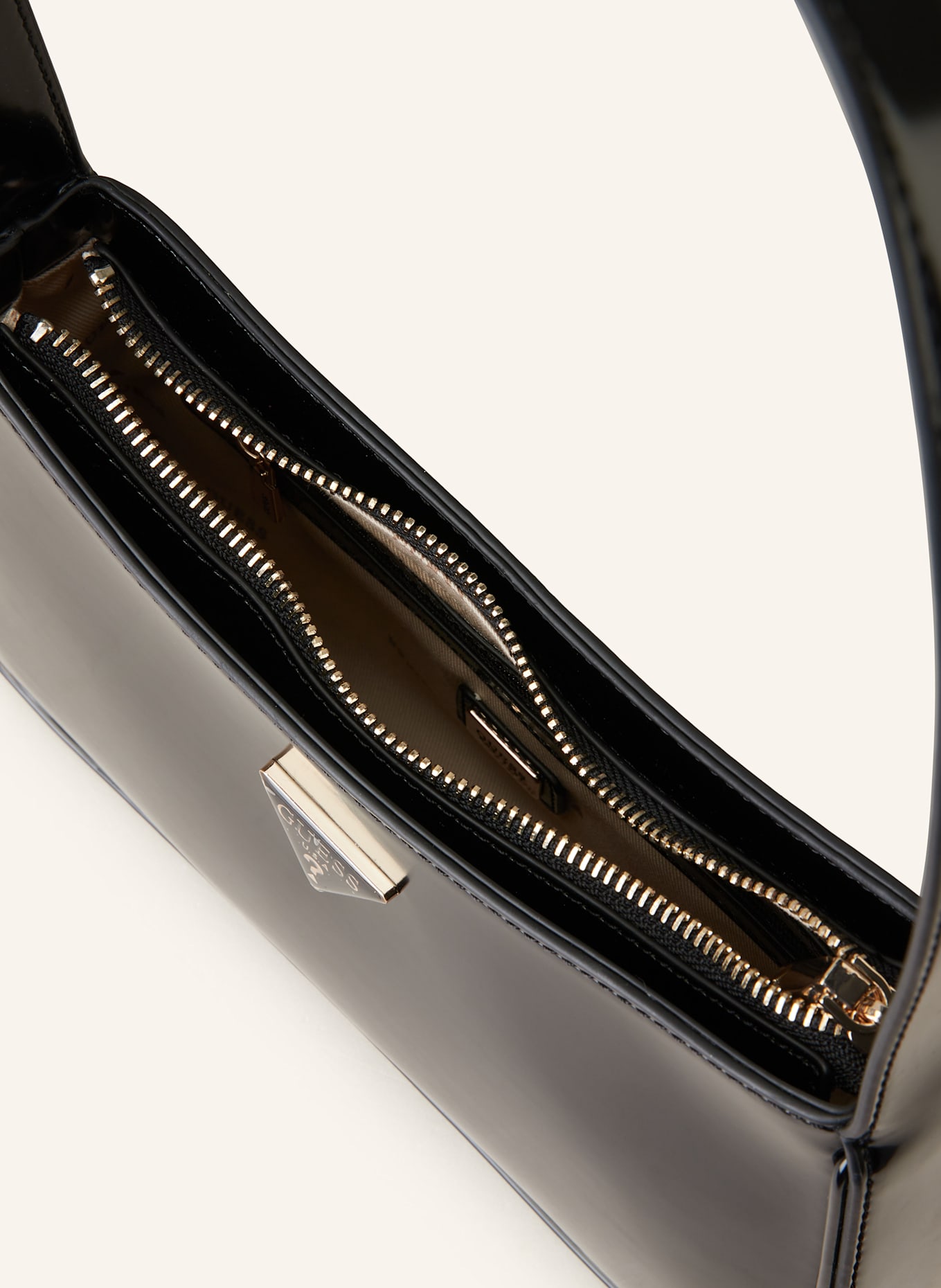 GUESS Kabelka ARNELA: ČERNÁ