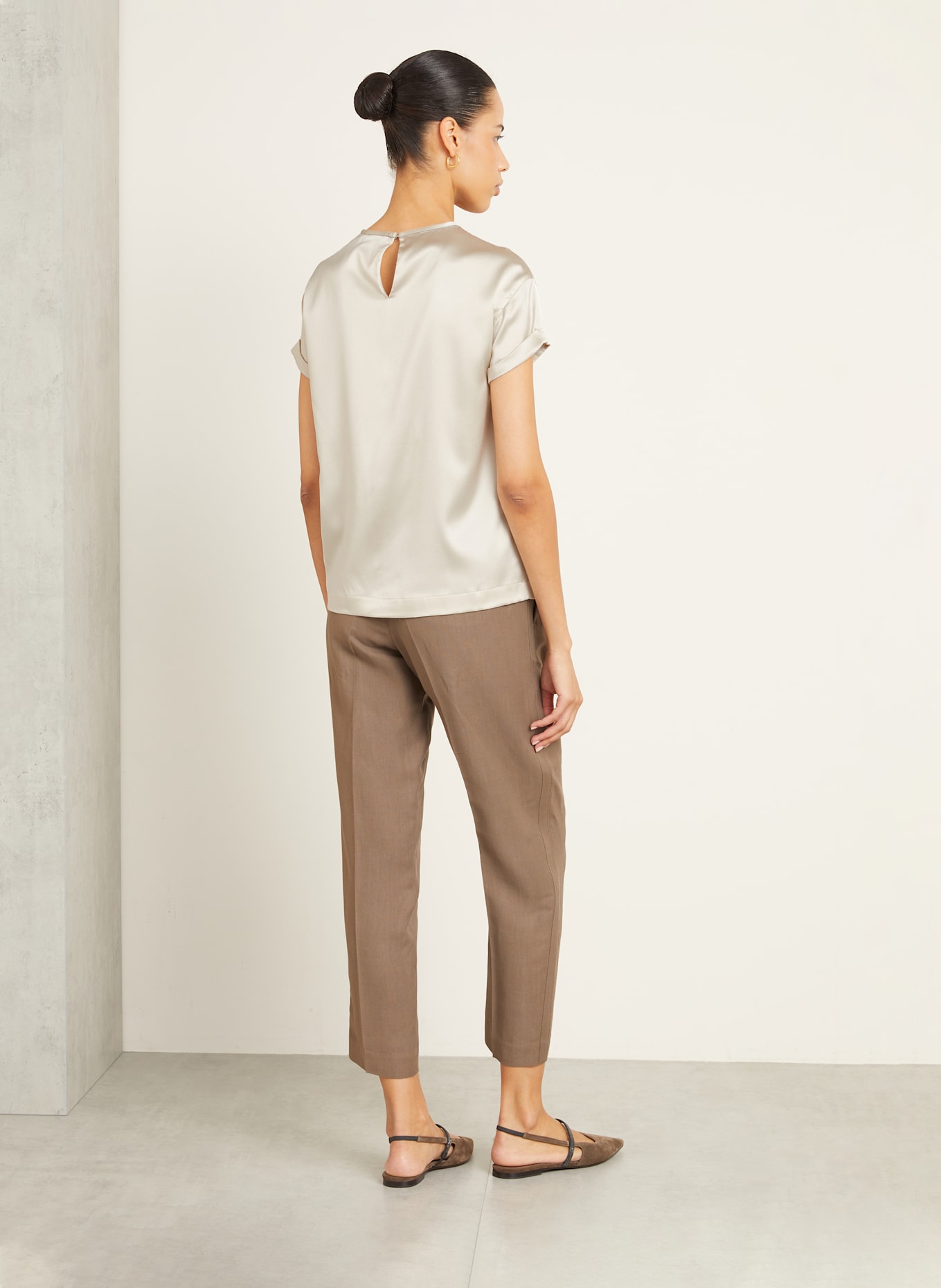 BRUNELLO CUCINELLI Chemisier en soie avec pierres décoratives: CRÈME