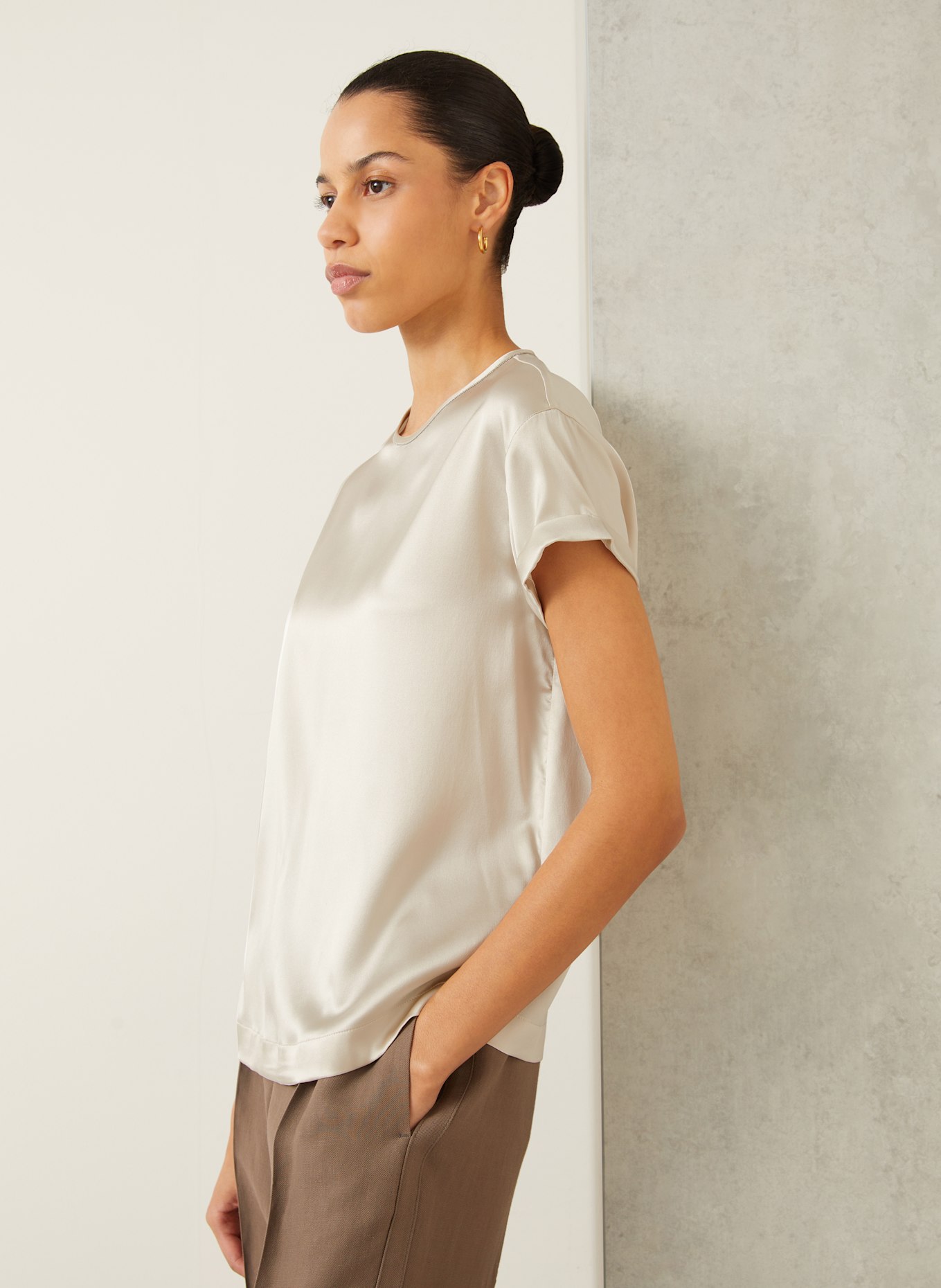 BRUNELLO CUCINELLI Chemisier en soie avec pierres décoratives: CRÈME