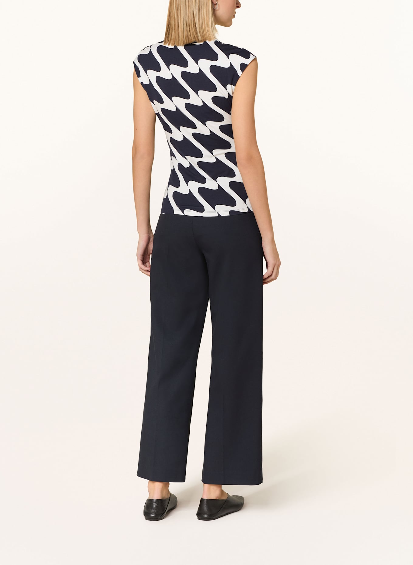 Phase Eight Halenkový top MALEAH z žerzejového materiálu: TMAVĚ MODRÁ / BÍLÁ