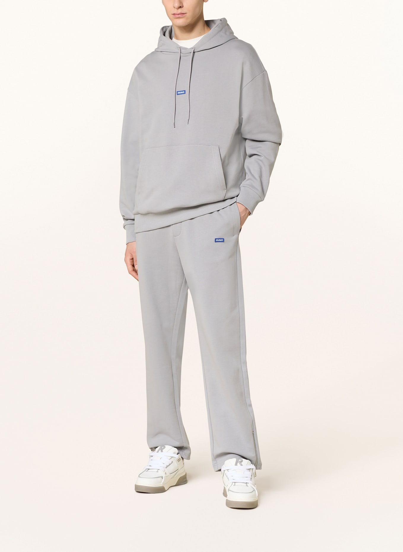 HUGO Tepláky NANETTI: ŠEDÁ