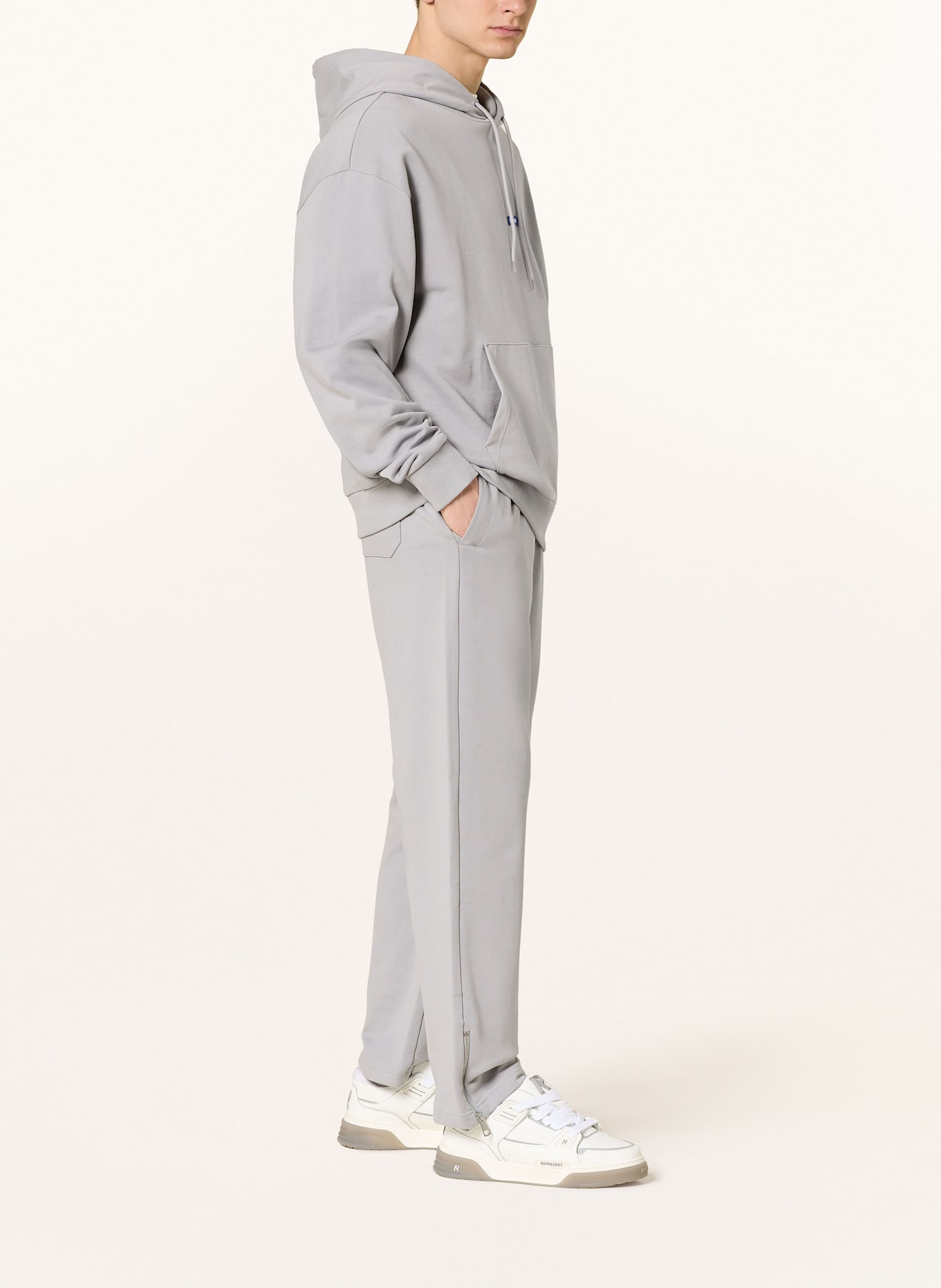 HUGO Tepláky NANETTI: ŠEDÁ