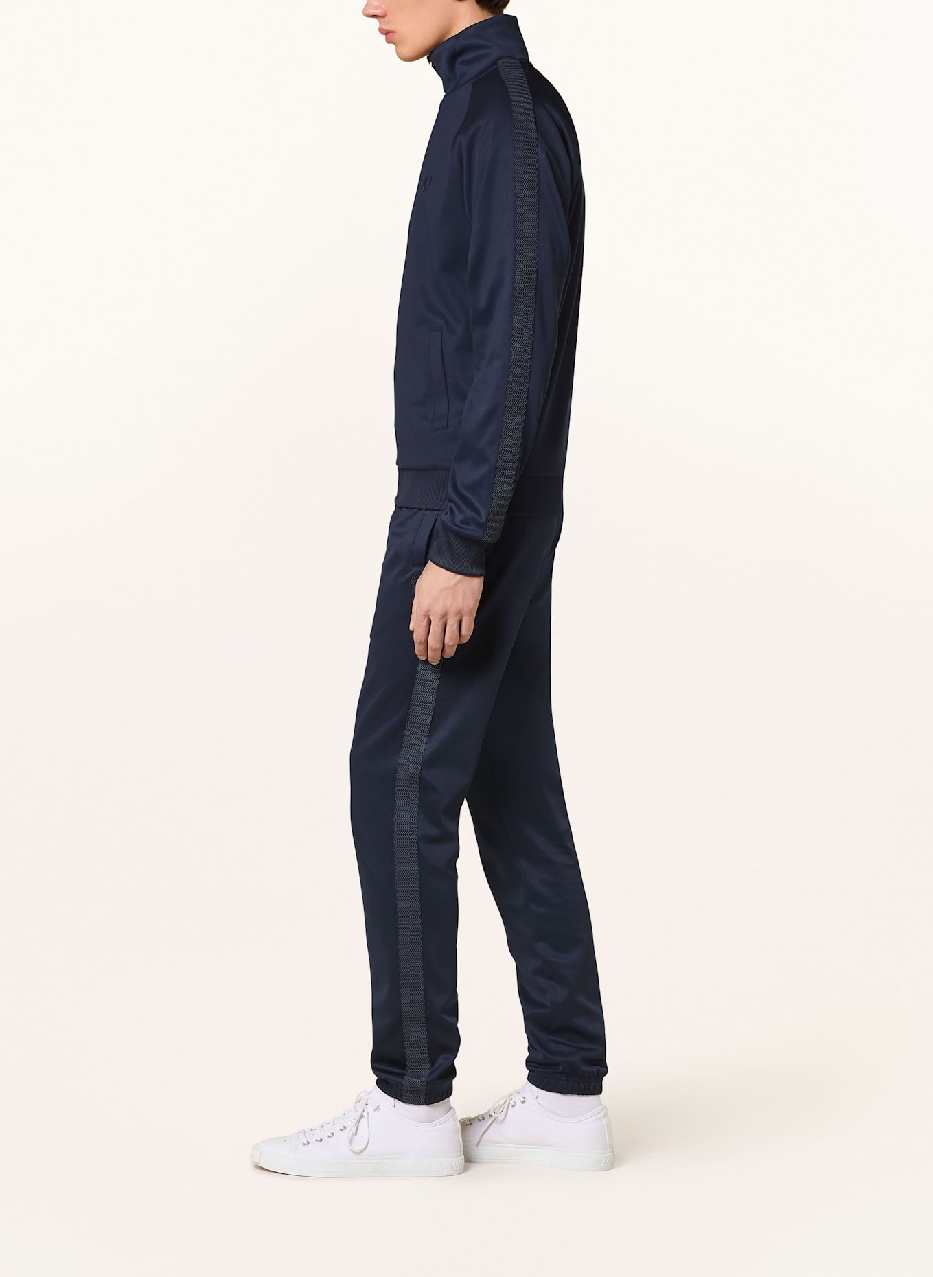 FRED PERRY Chinosy z dodatkiem lnu: GRANATOWY