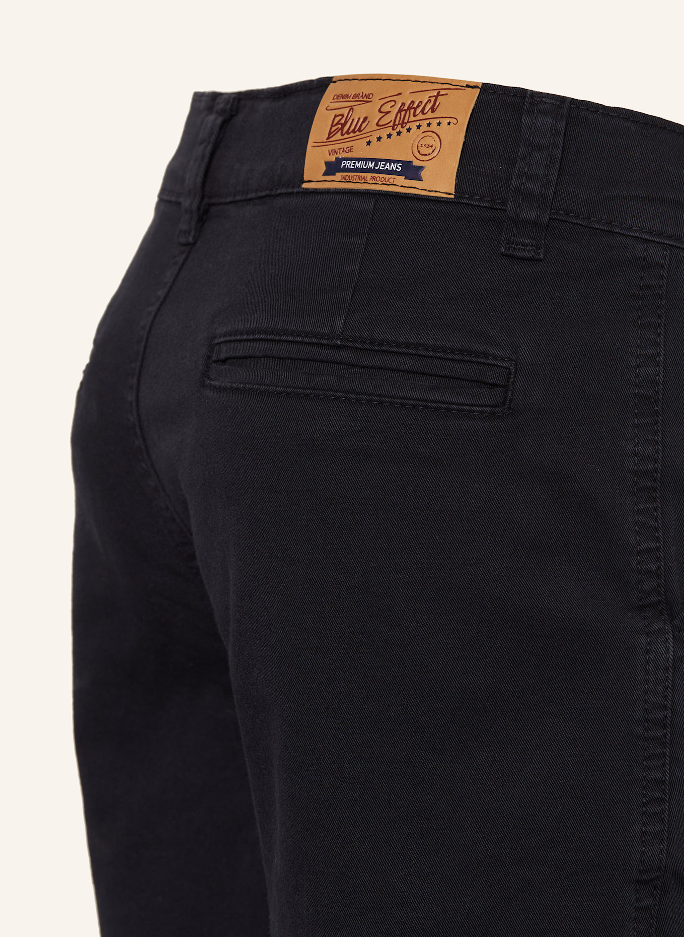 BLUE EFFECT Shorts: DUNKELBLAU