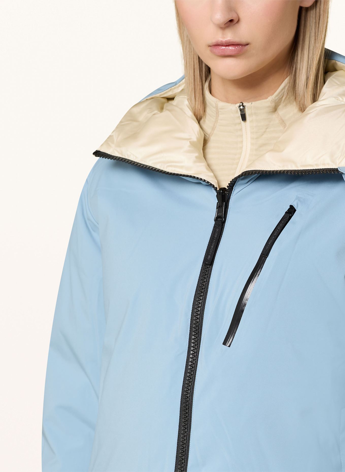 THE MOUNTAIN STUDIO Daunen-Skijacke: HELLBLAU / BEIGE