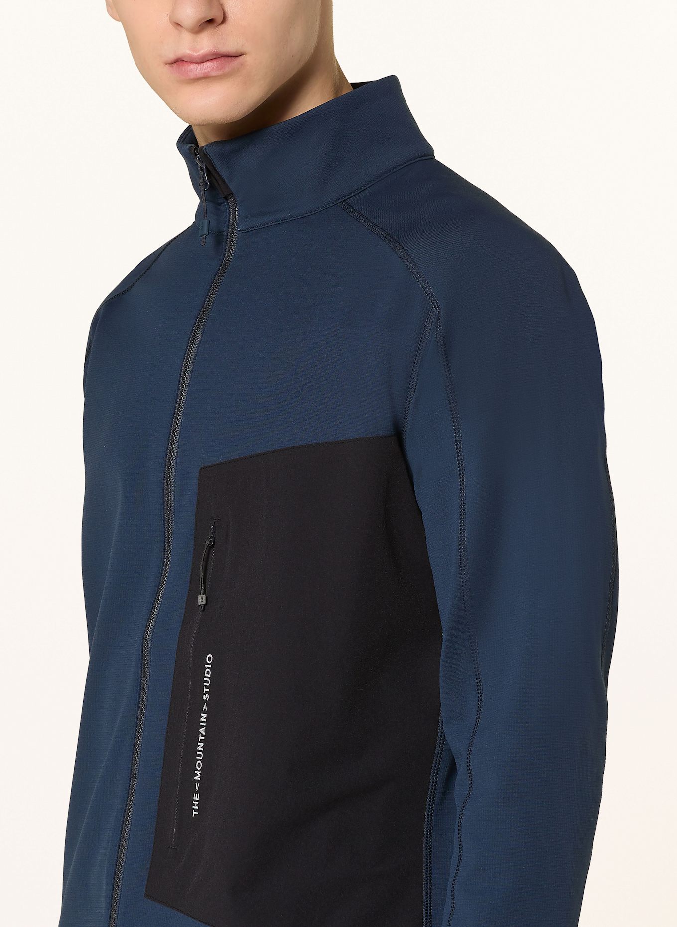 THE MOUNTAIN STUDIO Midlayer-Jacke: DUNKELBLAU / SCHWARZ