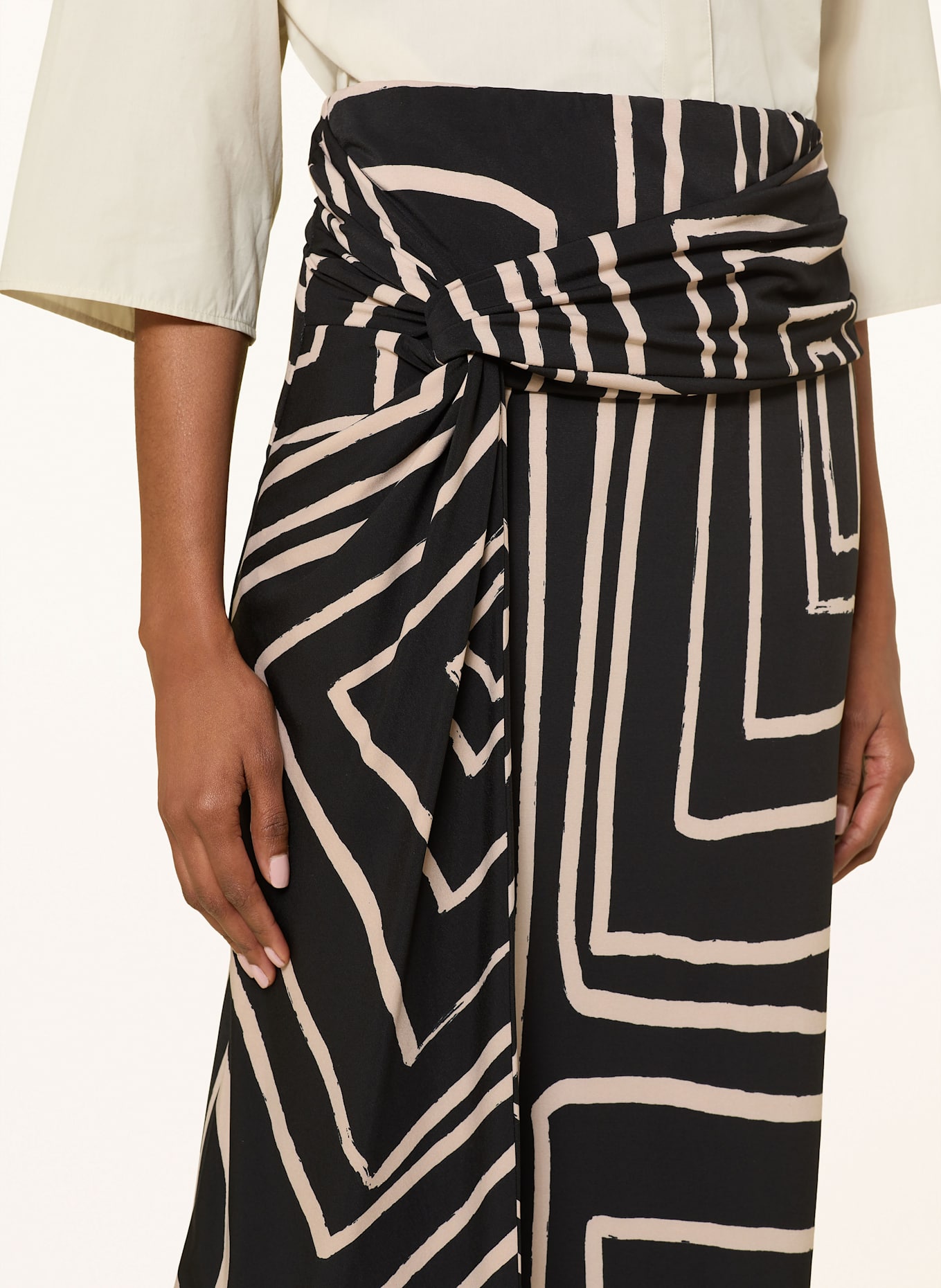 Joseph Ribkoff Jerseyrock in Wickeloptik: SCHWARZ / BEIGE