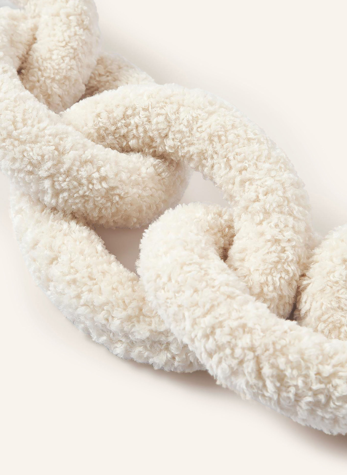 Westwing Collection Dekokissen CHAIN DOTTY aus Teddyfell: CREME