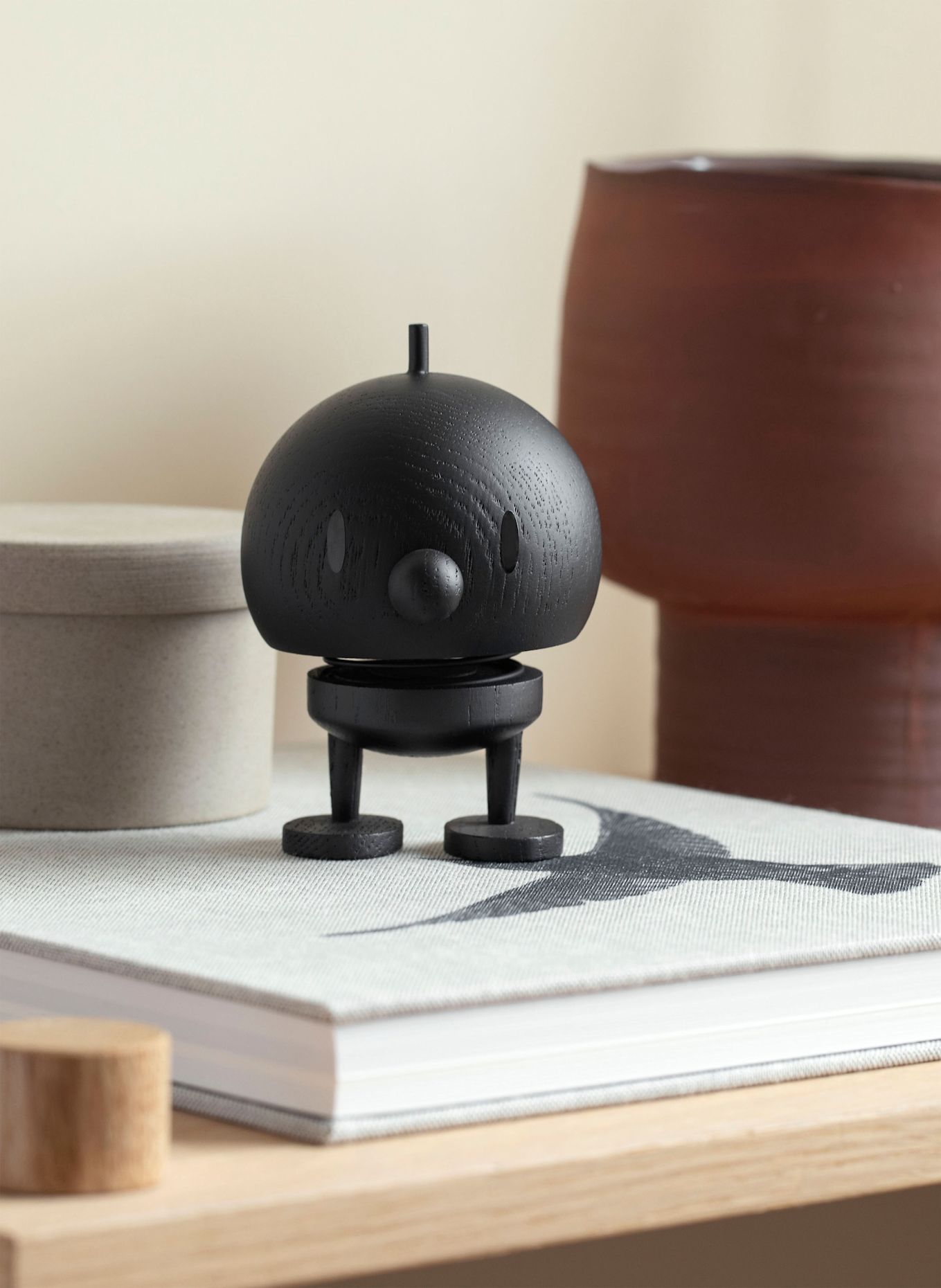 Hoptimist Figurka dekoracyjna BUMBLE MEDIUM: CZARNY