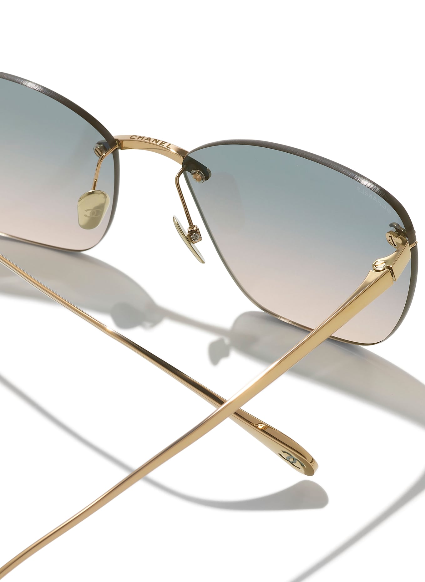 CHANEL Katzenaugenförmige Sonnenbrille: C395S3 - GOLD/ BLAUGRAU