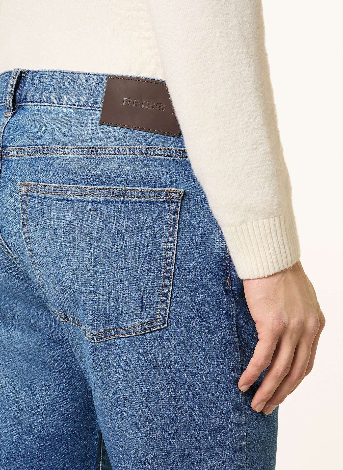 REISS Jeans MADDISON Tapered Slim Fit: 31 MID BLUE WASH