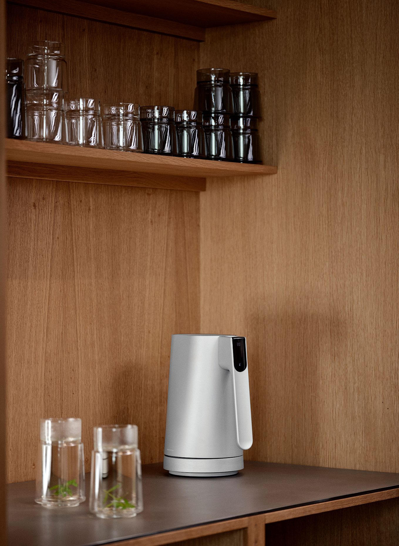 JACOB JENSEN Czajniki: SREBRNY