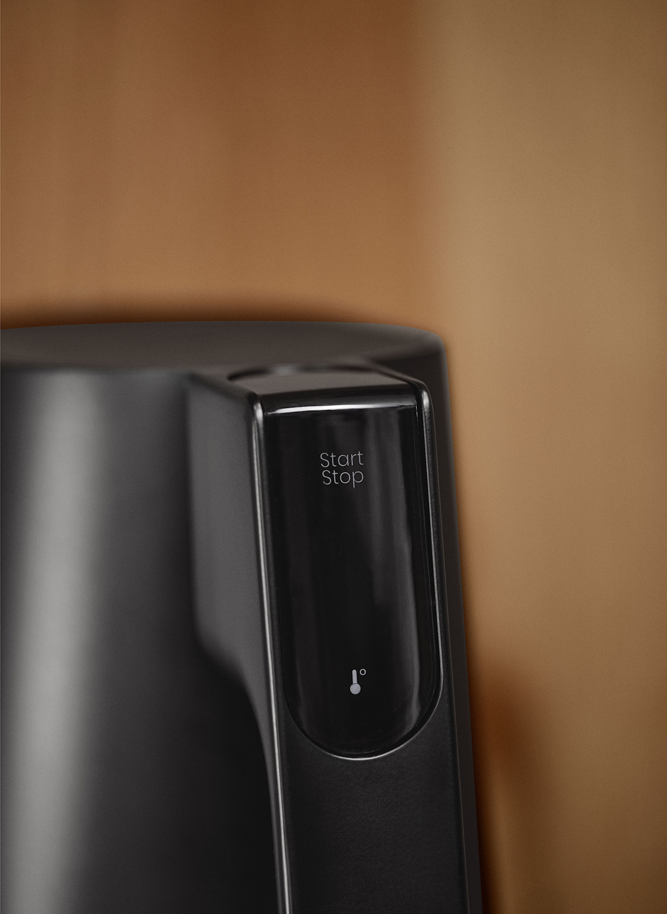 JACOB JENSEN Czajniki: CZARNY