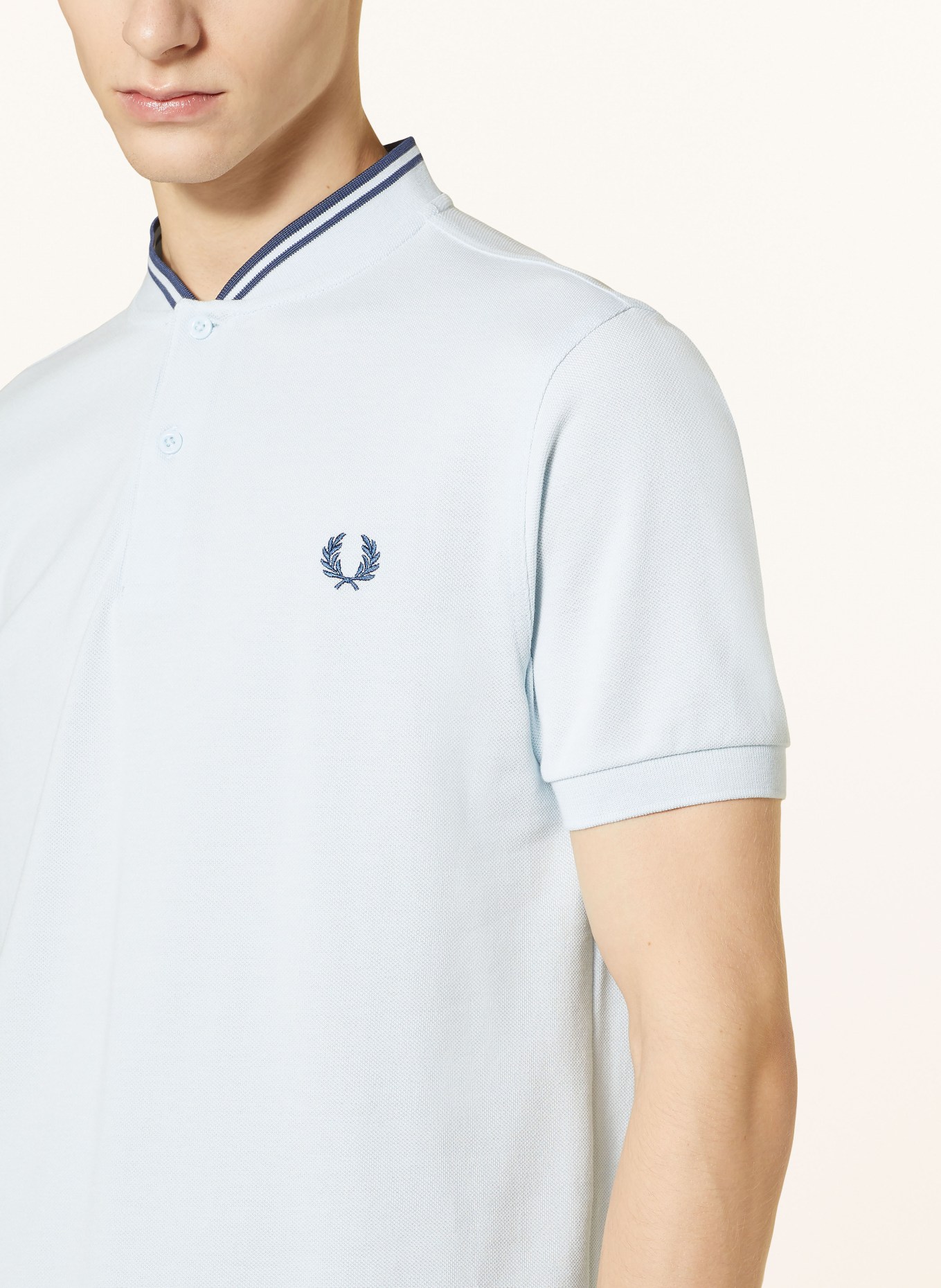 FRED PERRY Piqué-Poloshirt M4526, Farbe: HELLBLAU (Bild 4)
