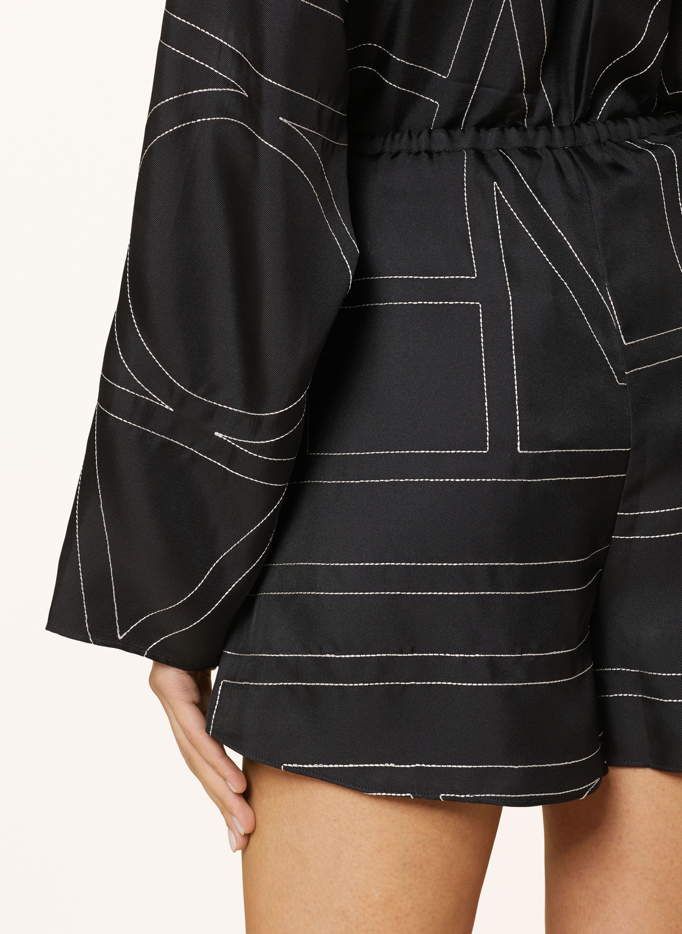 TOTEME Silk shorts, Color: BLACK/ BEIGE (Image 5)