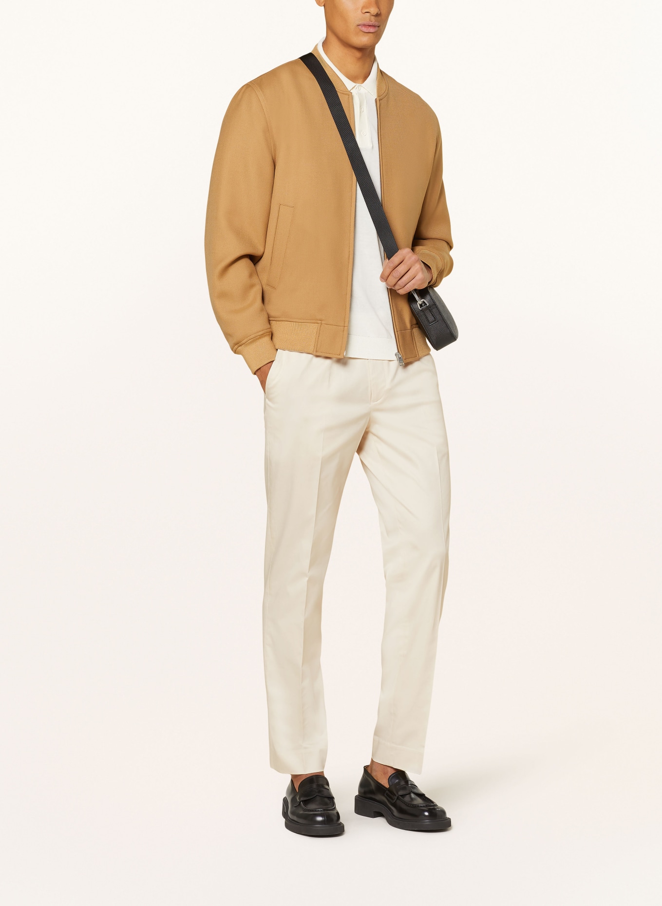 SANDRO Spodnie regular fit w stylu dresowym, Kolor: BEŻOWY (Obrazek 2)