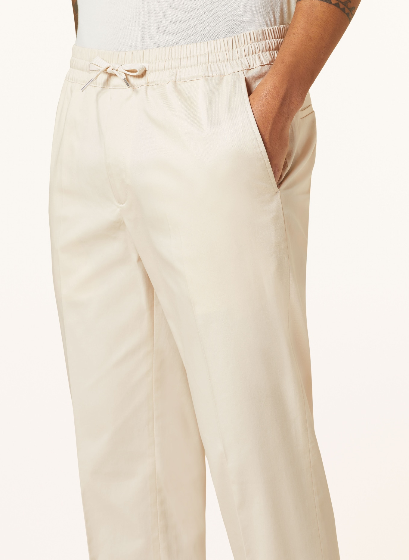 SANDRO Spodnie regular fit w stylu dresowym, Kolor: BEŻOWY (Obrazek 5)