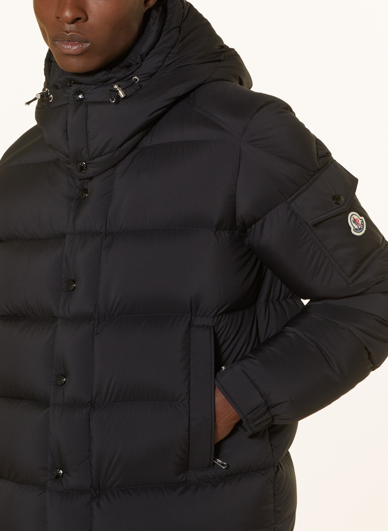 MONCLER Péřová bunda VEZERE s odnímatelnou kapucí, Barva: ČERNÁ (Obrázek 5)