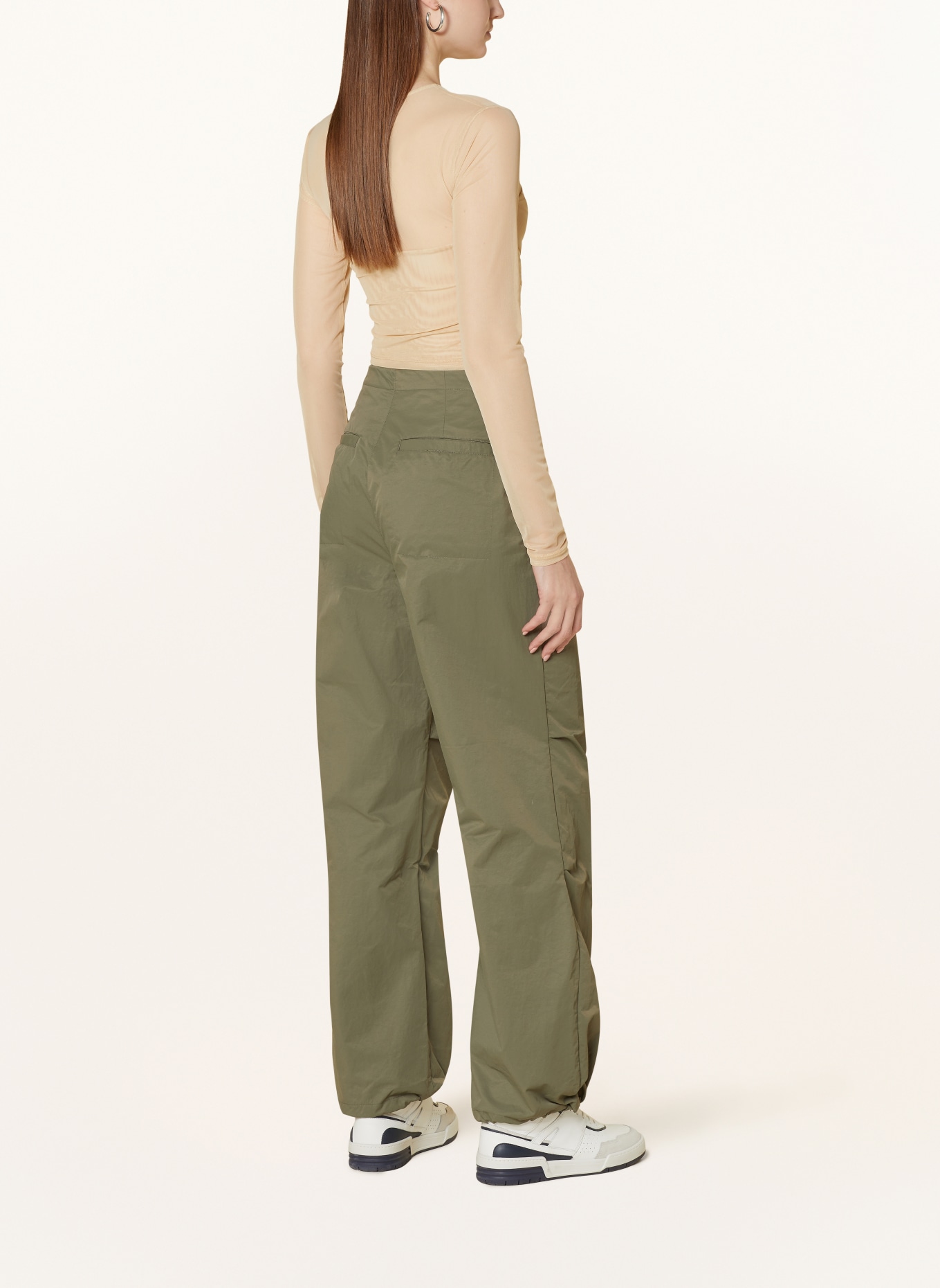 Calvin Klein Jeans Pants PARACHUTE in jogger style, Color: OLIVE (Image 3)