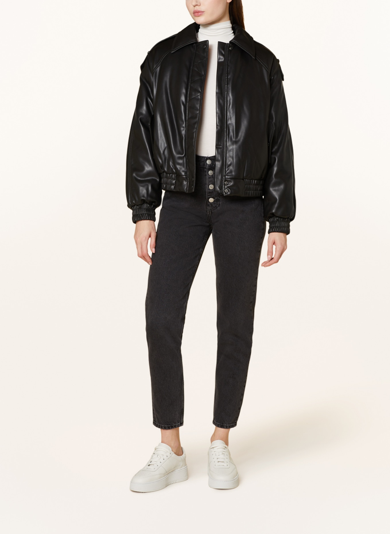 Calvin Klein Jeans Jeansy mom, Kolor: 1BY DENIM BLACK (Obrazek 2)