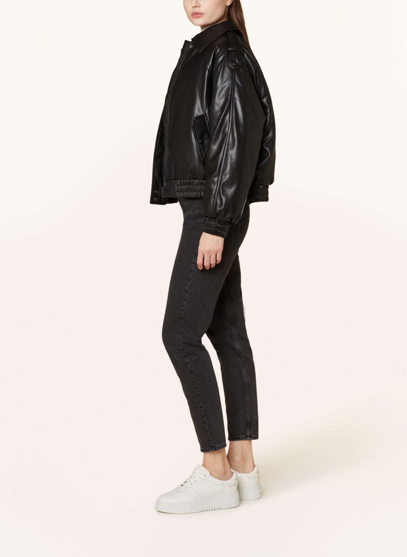 Calvin Klein Jeans Jeansy mom, Kolor: 1BY DENIM BLACK (Obrazek 4)