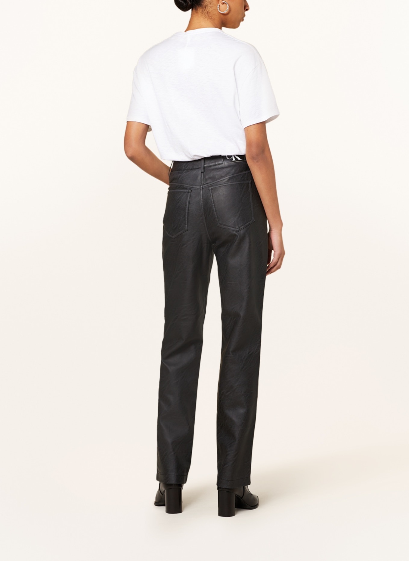 Calvin Klein Jeans Spodnie z imitacji skóry, Kolor: CZARNY (Obrazek 3)