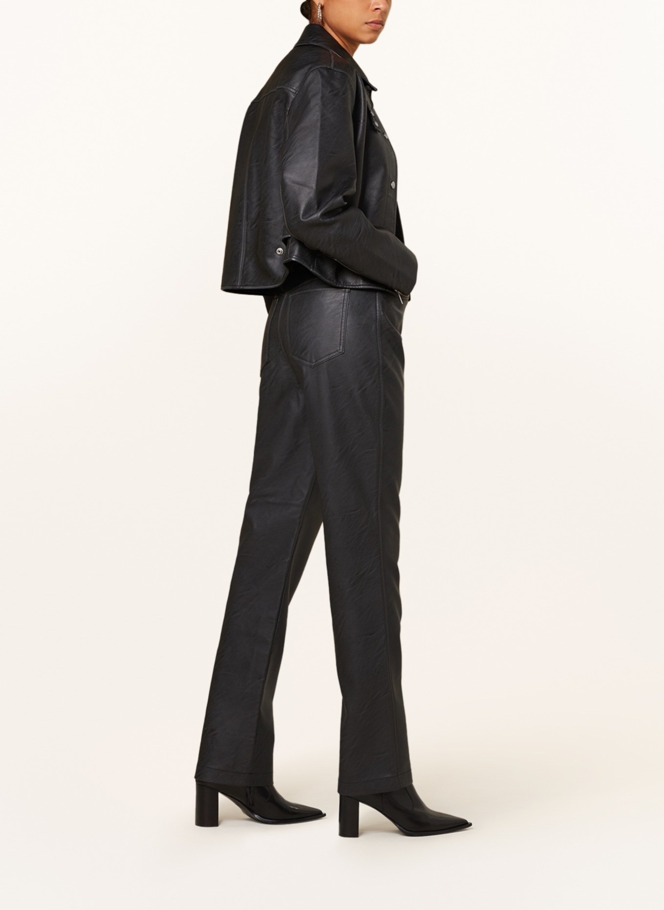 Calvin Klein Jeans Spodnie z imitacji skóry, Kolor: CZARNY (Obrazek 4)