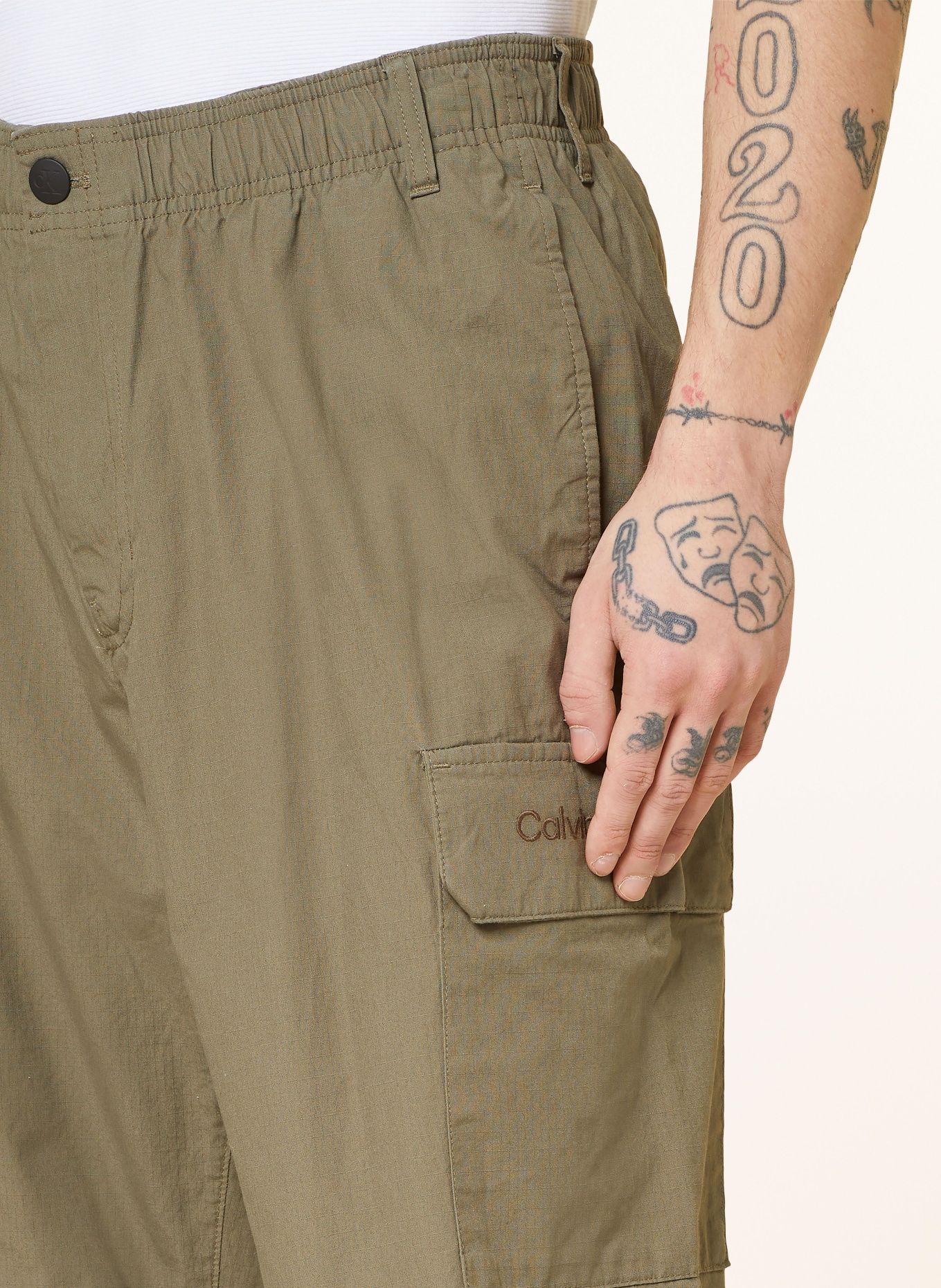 Calvin Klein Jeans Cargo kalhoty Regular Fit, Barva: OLIVOVÁ (Obrázek 5)