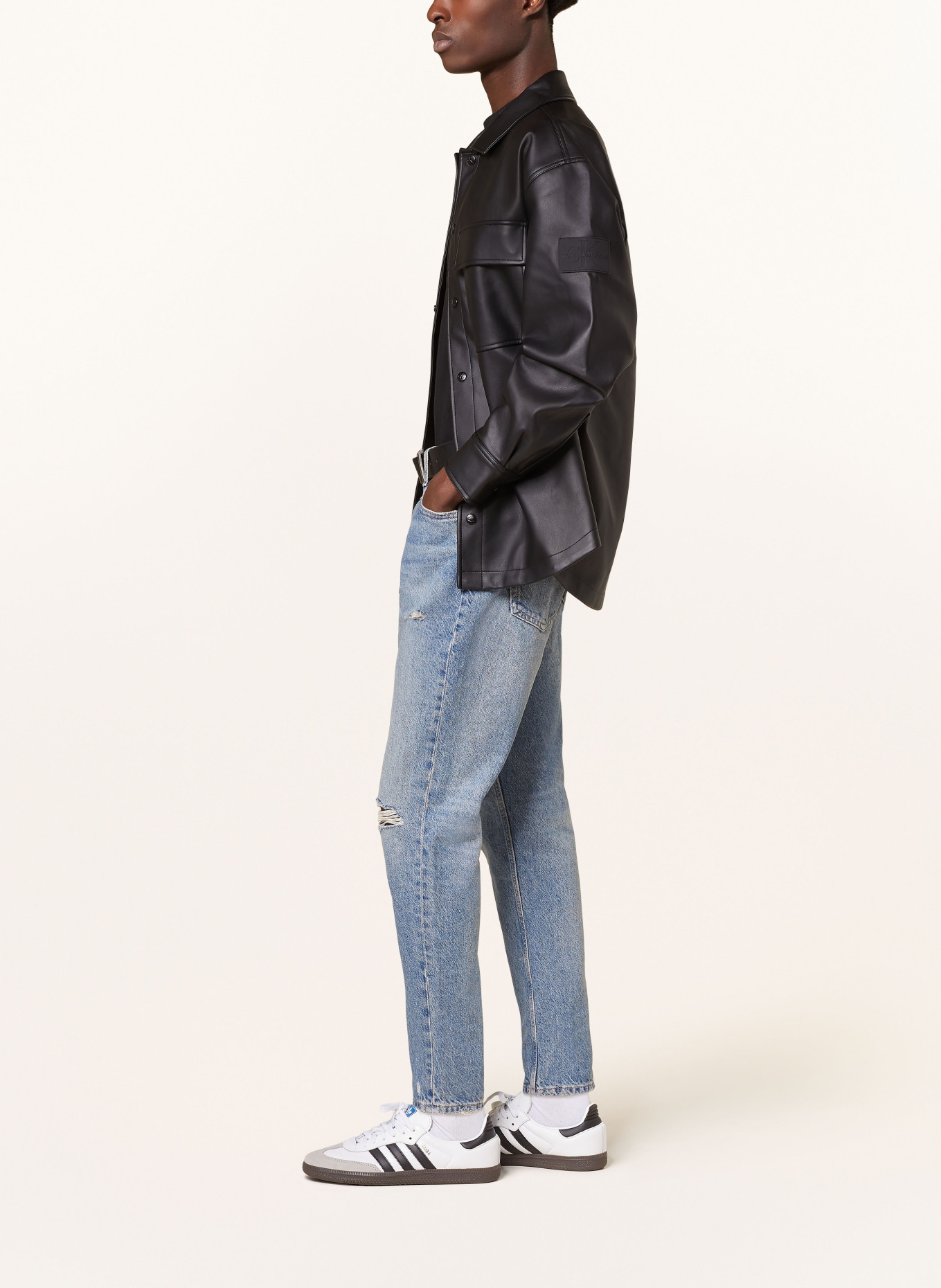 Calvin Klein Jeans Jeansy tapered fit, Kolor: 1A4 DENIM MEDIUM (Obrazek 4)