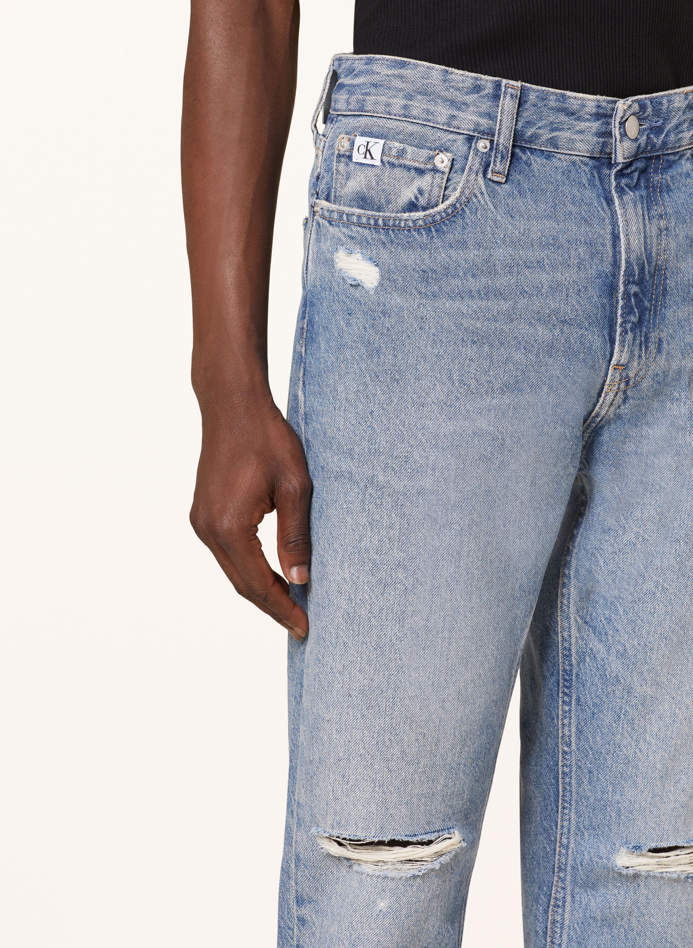 Calvin Klein Jeans Jeansy tapered fit, Kolor: 1A4 DENIM MEDIUM (Obrazek 5)