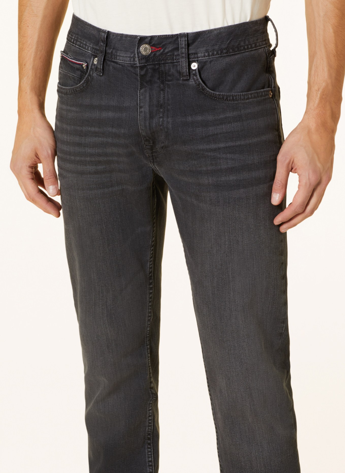 TOMMY HILFIGER Jeans DENTON Straight Fit, Farbe: 1B1 Salton Black (Bild 5)