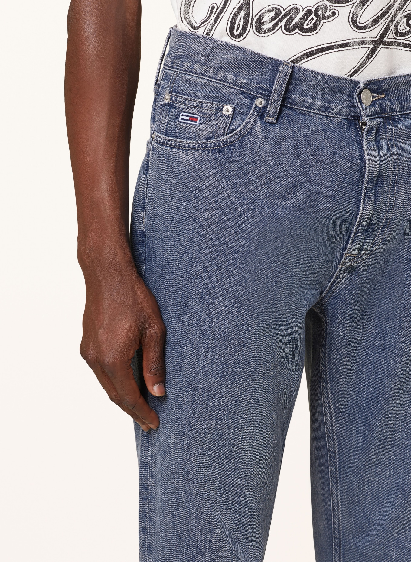 TOMMY JEANS Jeans Tapered Fit, Farbe: 1BK Denim Dark (Bild 5)