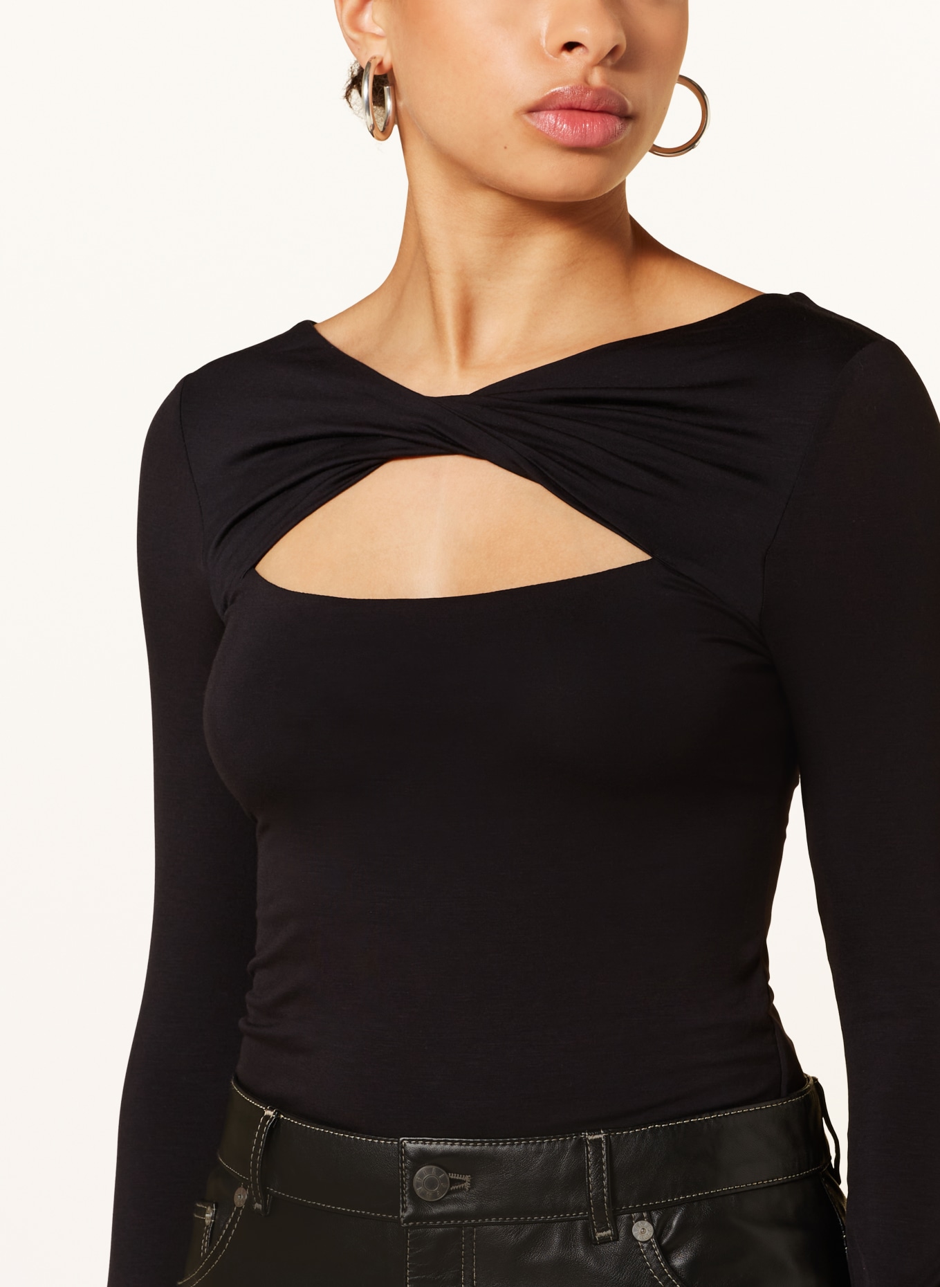 GUESS Long sleeve shirt YOKE MENA with cut-out, Color: BLACK (Image 4)