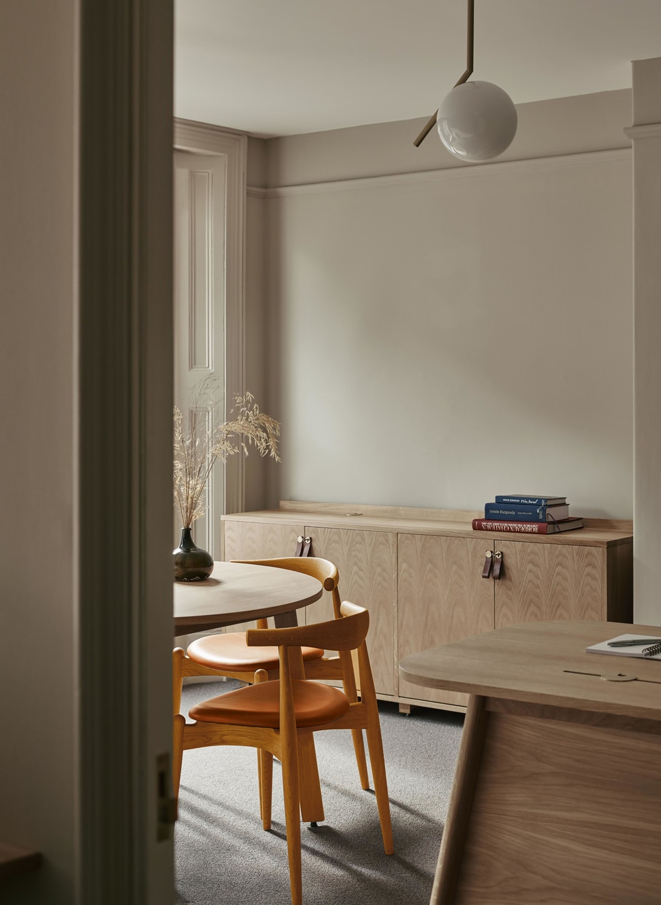 CARL HANSEN AND SØN Stuhl CH20: HELLBRAUN / DUNKELORANGE