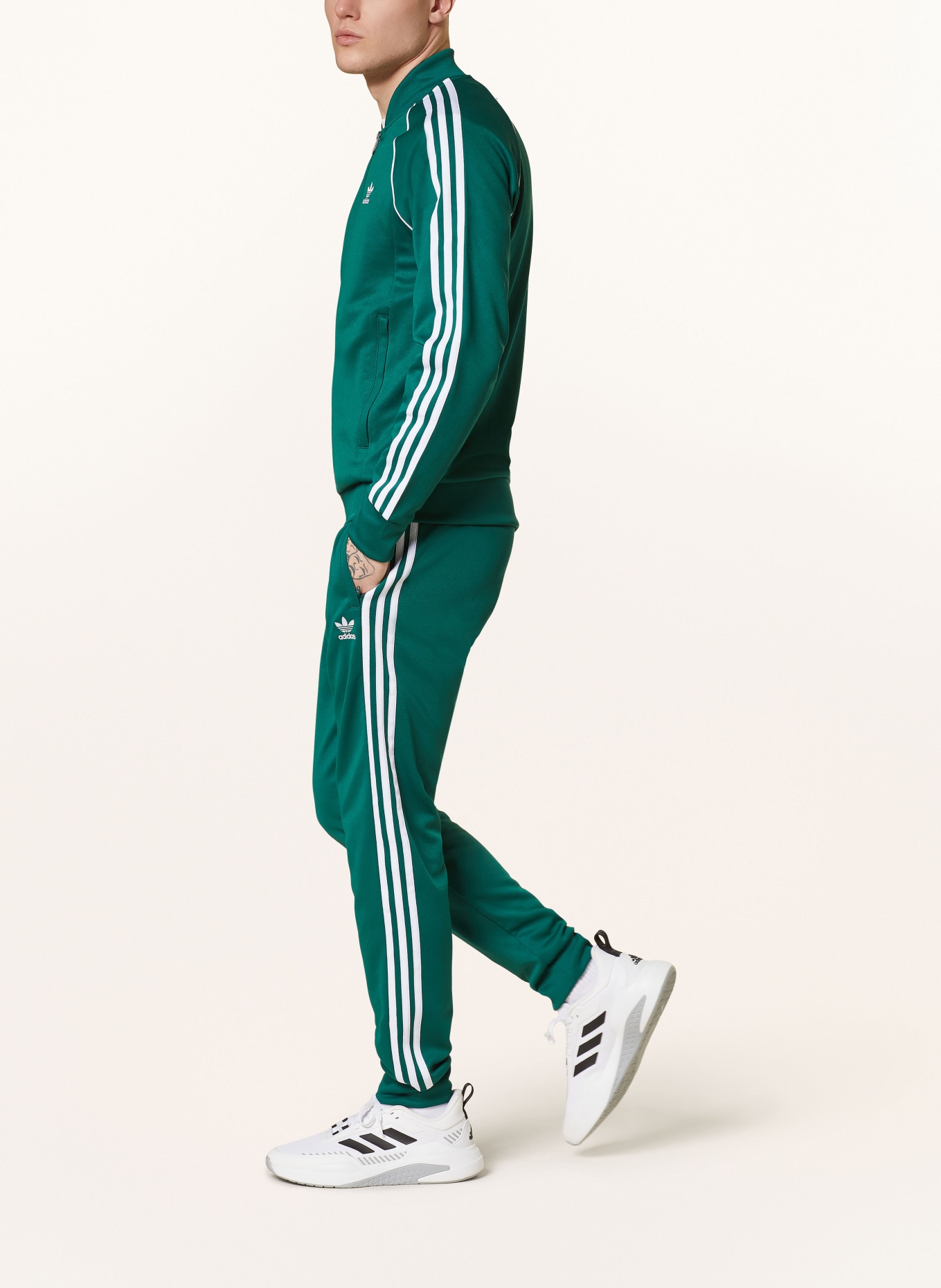 adidas Originals Spodnie dresowe ADICOLOR CLASSICS, Kolor: CIEMNOZIELONY (Obrazek 4)