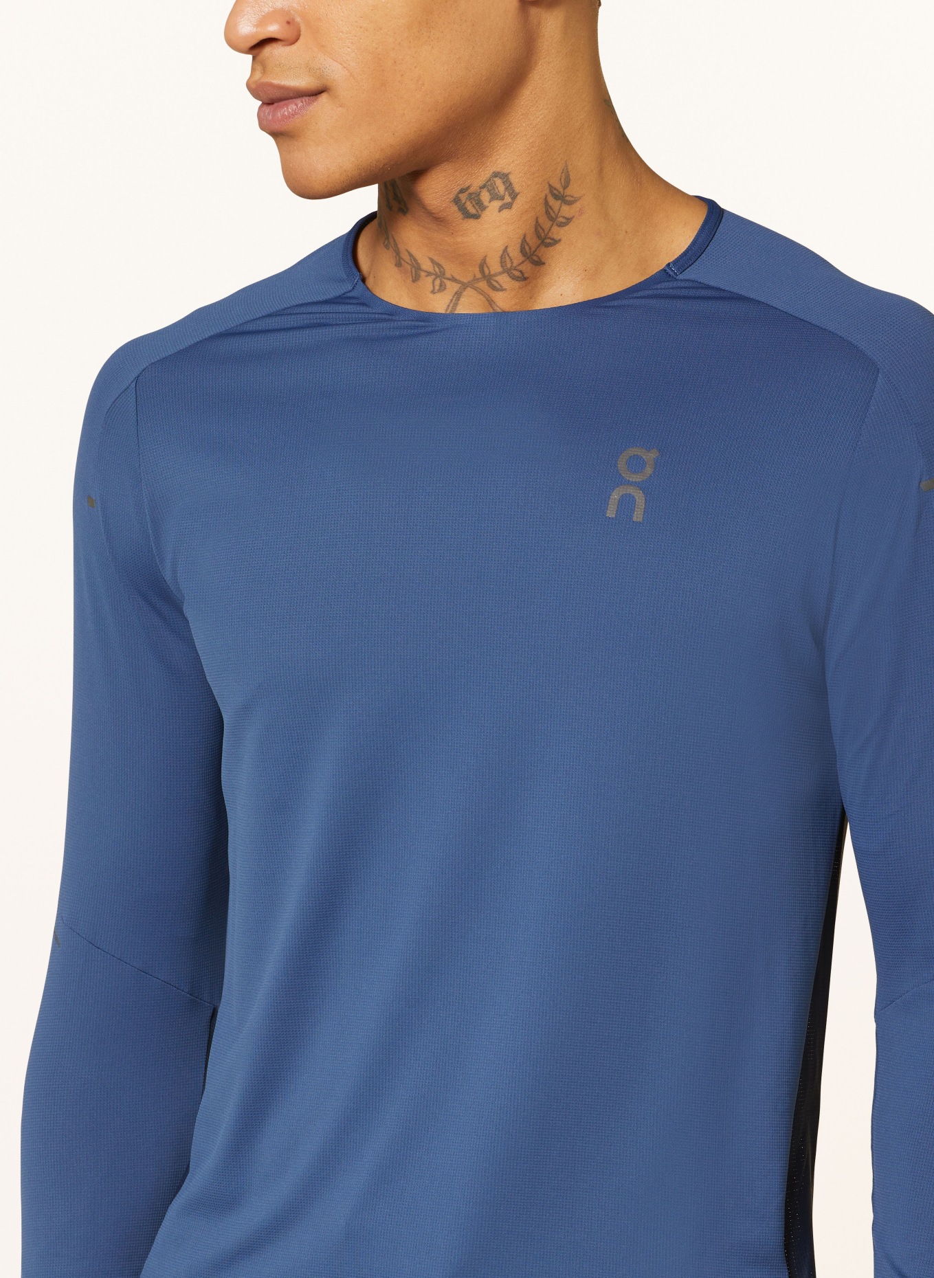 On Running shirt PERFORMANCE LONG-T, Color: DARK BLUE (Image 4)
