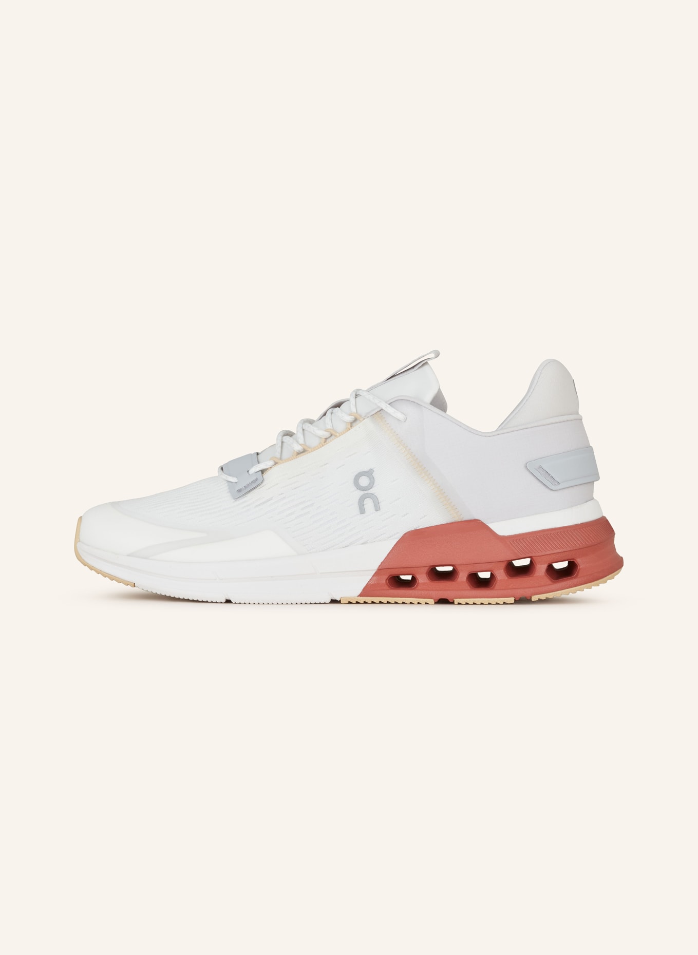 On Sneakers CLOUDNOVA FLUX, Color: WHITE/ LIGHT GRAY/ BROWN (Image 4)