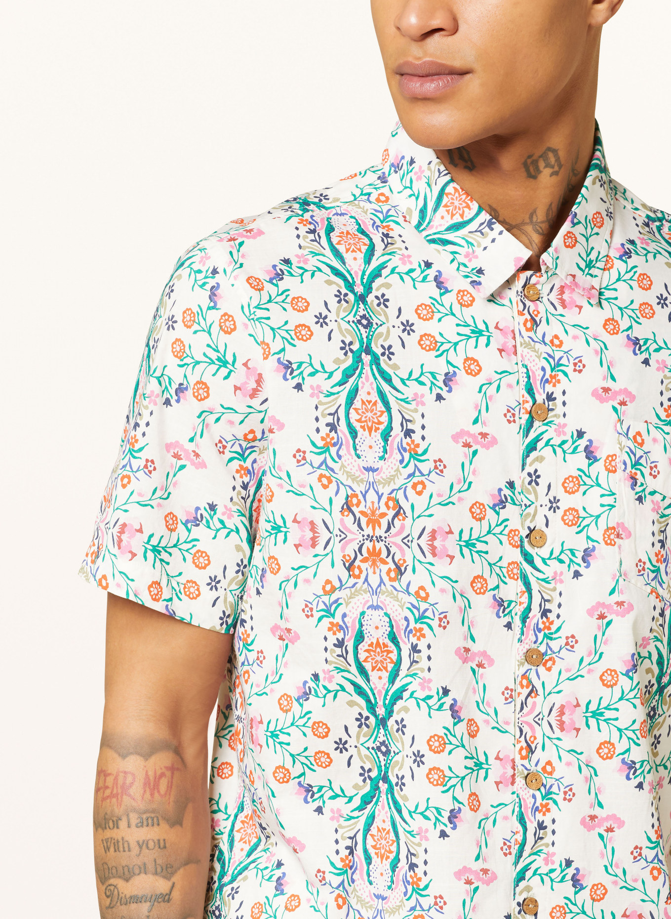 PICTURE Shirt MATAIKONA relaxed fit, Color: WHITE/ RED/ GREEN (Image 4)