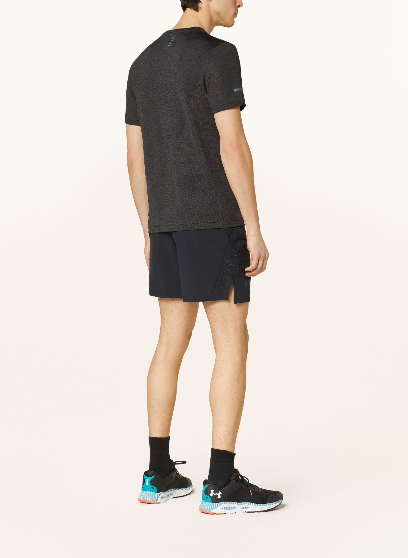UNDER ARMOUR Running shirt UA SEAMLESS STRIDE, Color: BLACK (Image 3)