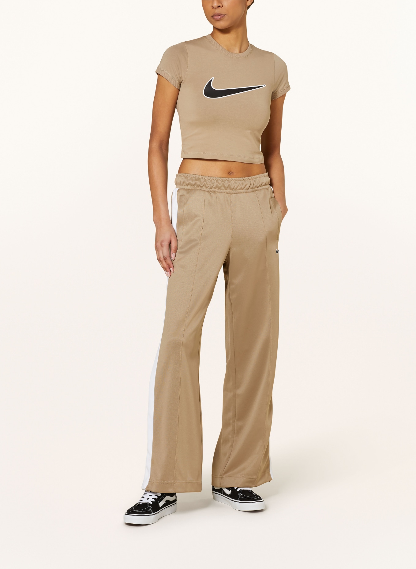 Nike Cropped-Shirt SPORTSWEAR, Farbe: KHAKI/ SCHWARZ/ WEISS (Bild 2)