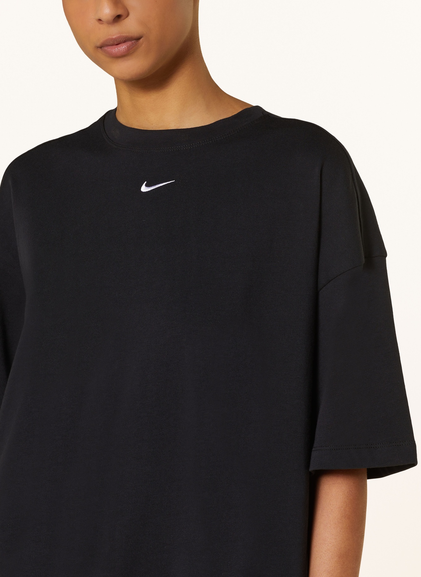 Nike Koszulka oversize SPORTSWEAR ESSENTIAL, Kolor: CZARNY/ BIAŁY (Obrazek 4)
