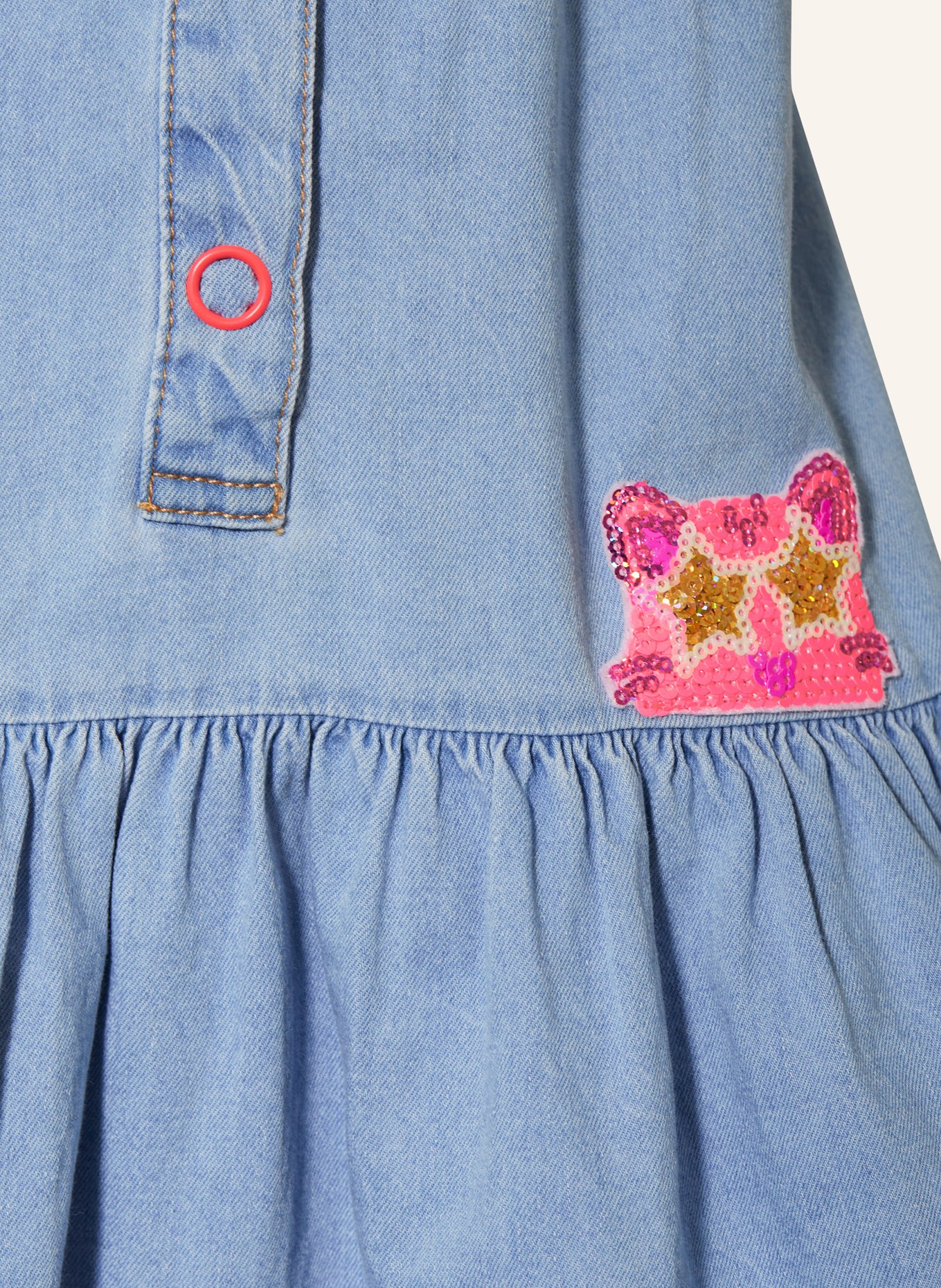 Billieblush Jeanskleid mit Pailletten, Farbe: HELLBLAU/ ROSA (Bild 3)